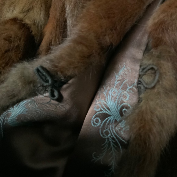 Elegant Brown Women's Mink Cape - Picture 5 of 9